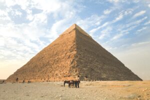 1804 spanningsboog piramide jeremy-bishop-346050-unsplash