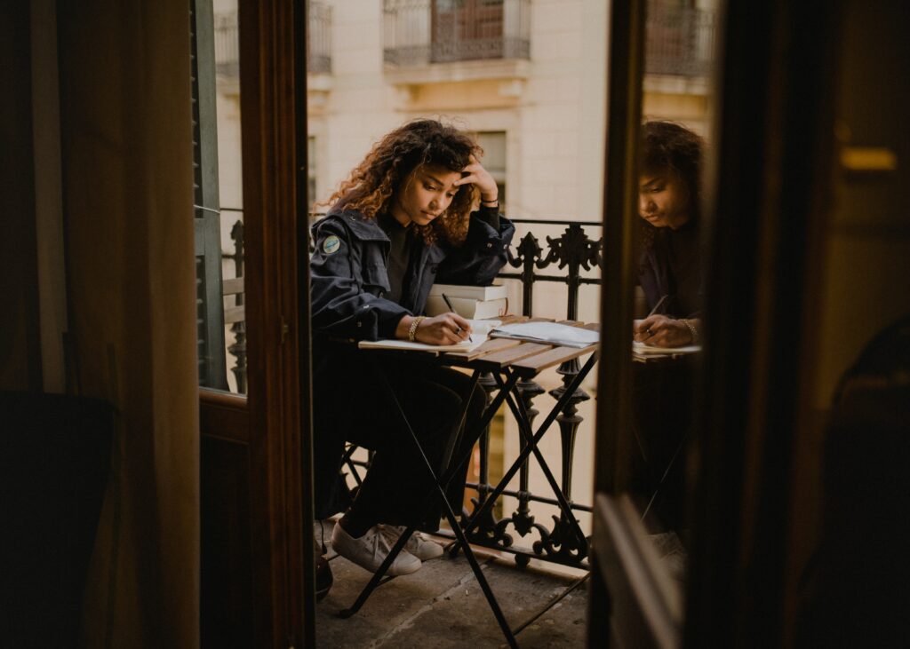 1806 nanowrimo kinga-cichewicz-594504-unsplash